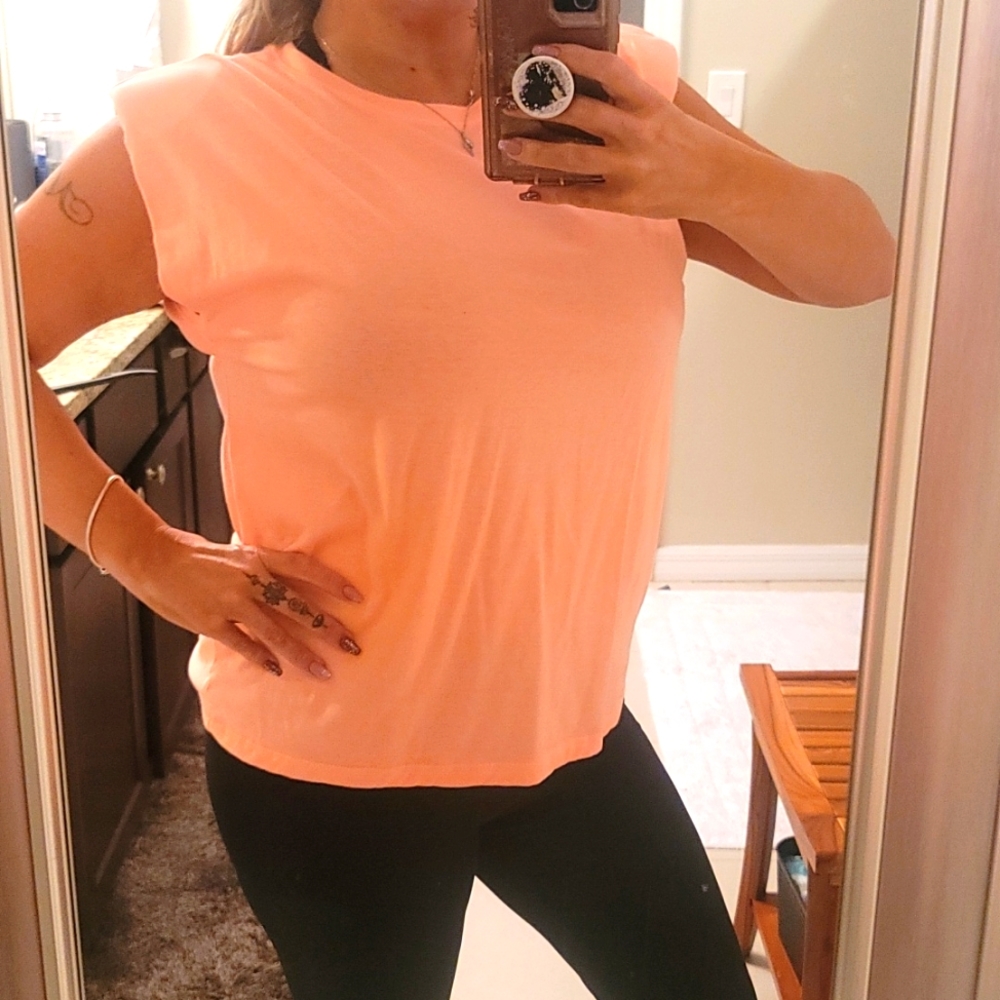 SO TEE with SMALL SHOULDER PADS